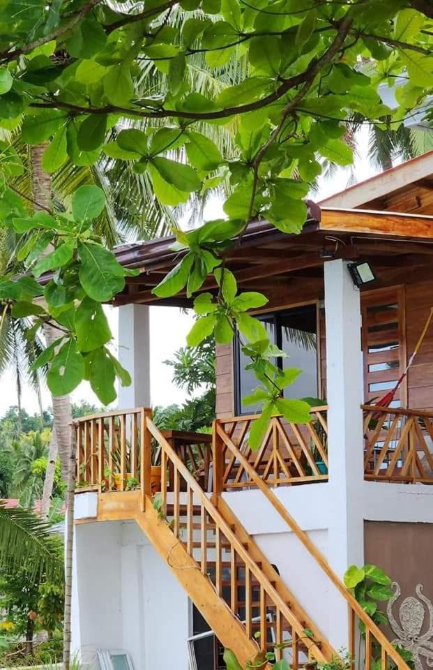 Chue&Larry'S Beachside Homestay Libagon Ngoại thất bức ảnh